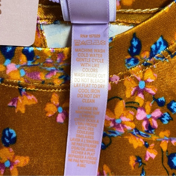 Savage Fenty Psychedelic Velvet PJ Pajama Top Size 1X Floral Key Hole - Picture 8 of 8